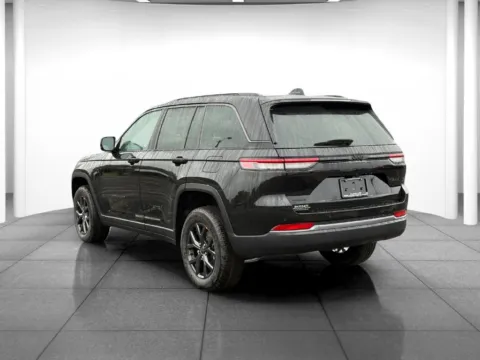 More photos of 2027 Jeep Grand Cherokee Laredo Altitude at Eastgate Chrysler Jeep Dodge Ram, IN