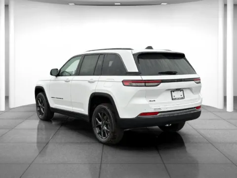 More photos of 2027 Jeep Grand Cherokee Laredo Altitude at Eastgate Chrysler Jeep Dodge Ram, IN