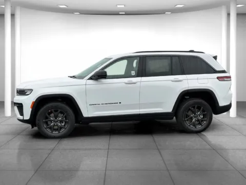 More photos of 2027 Jeep Grand Cherokee Laredo Altitude at Eastgate Chrysler Jeep Dodge Ram, IN
