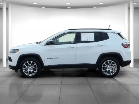 More photos of 2022 Jeep Compass Latitude Lux at Eastgate Chrysler Jeep Dodge Ram, IN