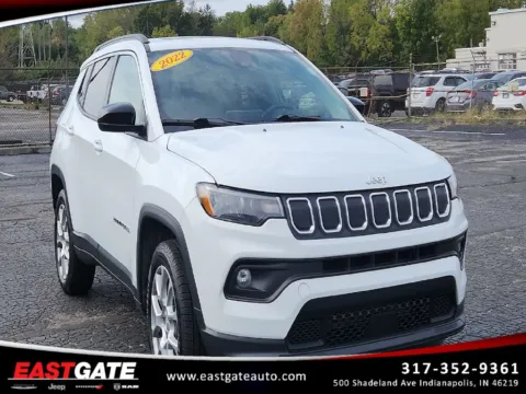 White 2022 Jeep Compass Latitude Lux for sale in Indianapolis, IN