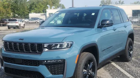 Another view of 2027 Jeep Grand Cherokee Limited for sale in Indianapolis, IN at Eastgate Chrysler Jeep Dodge Ram