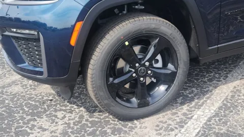 More photos of 2027 Jeep Grand Cherokee Limited at Eastgate Chrysler Jeep Dodge Ram, IN