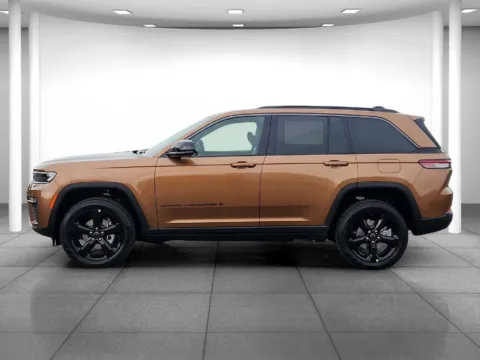 More photos of 2027 Jeep Grand Cherokee Limited at Eastgate Chrysler Jeep Dodge Ram, IN
