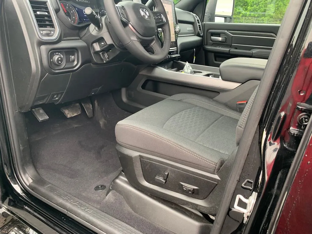 2025 RAM 2500 Big Horn - Photo 15