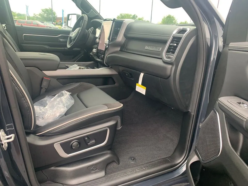 2026 RAM 1500 Laramie - Photo 10