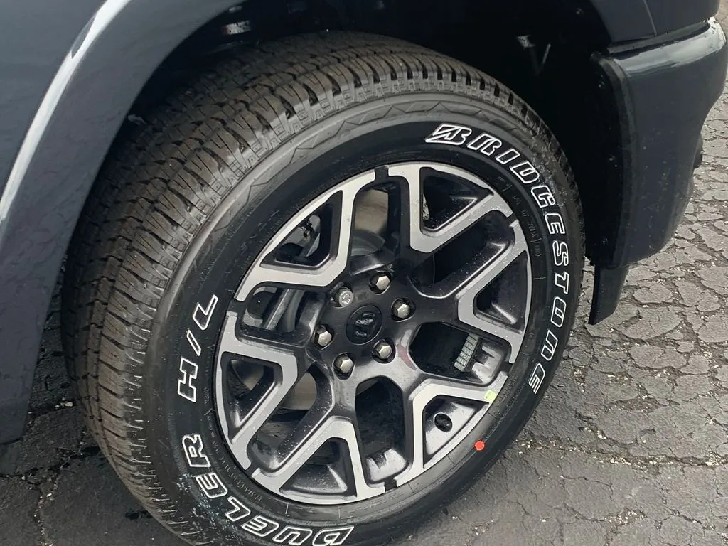 2026 RAM 1500 Laramie - Photo 9