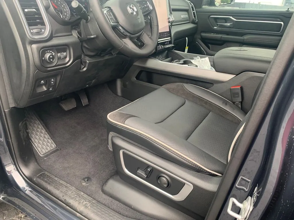 2026 RAM 1500 Laramie - Photo 15
