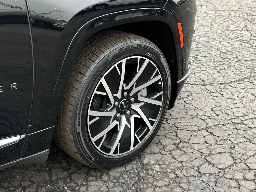 2025 Jeep Wagoneer S Limited - Photo 9