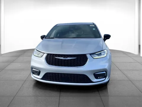 Photos of 2026 Chrysler Pacifica Select for sale in Indianapolis, IN at Eastgate Chrysler Jeep Dodge Ram