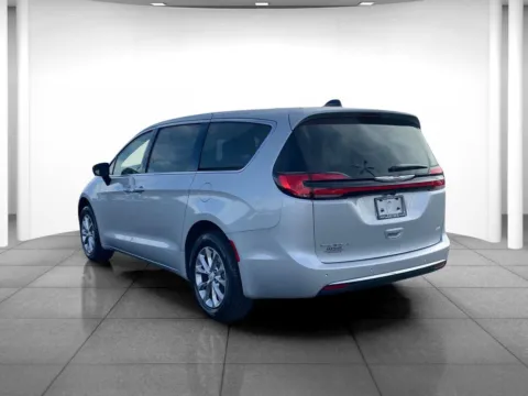 More photos of 2026 Chrysler Pacifica Select at Eastgate Chrysler Jeep Dodge Ram, IN