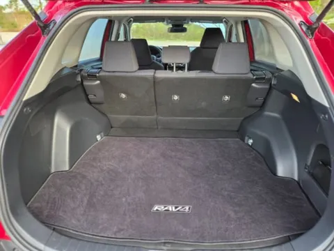 More photos of 2019 Toyota RAV4 LE at Hixson Ford Leesville, LA