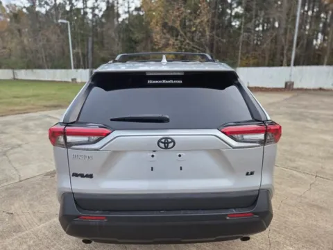 More photos of 2021 Toyota RAV4 LE at Hixson Ford Leesville, LA