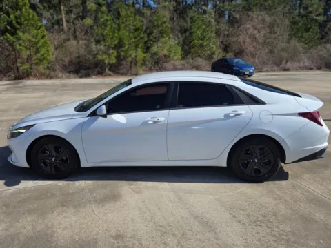 Photos of 2022 Hyundai Elantra SEL for sale in Leesville, LA at Hixson Ford Leesville