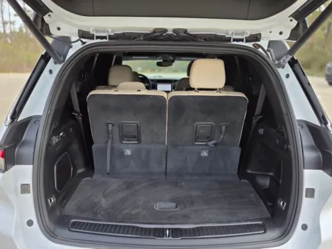 More photos of 2023 Jeep Grand Cherokee L Limited at Hixson Ford Leesville, LA