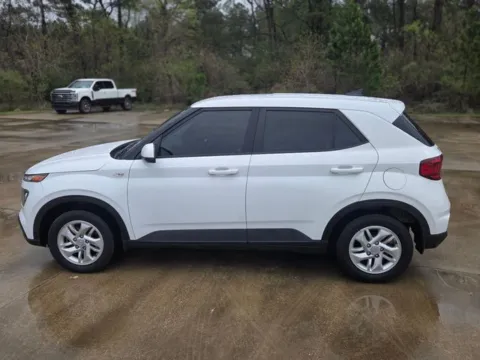 Photos of 2022 Hyundai Venue SE for sale in Leesville, LA at Hixson Ford Leesville