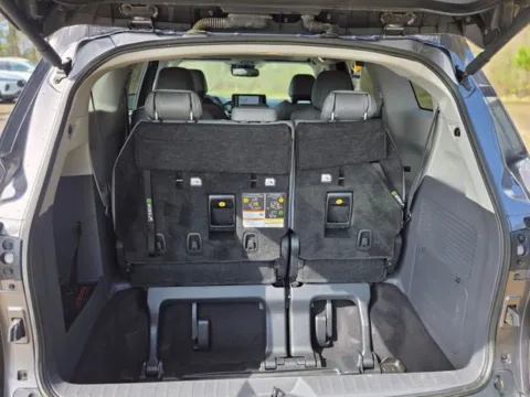 More photos of 2023 Toyota Sienna XLE at Hixson Ford Leesville, LA