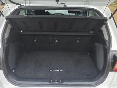 More photos of 2022 Hyundai Venue SE at Hixson Ford Leesville, LA