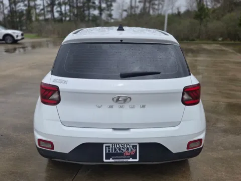 More photos of 2022 Hyundai Venue SE at Hixson Ford Leesville, LA