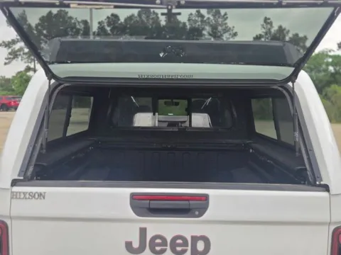 More photos of 2020 Jeep Gladiator Rubicon at Hixson Ford Leesville, LA