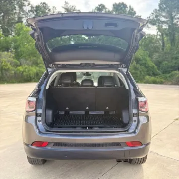 More photos of 2021 Jeep Compass Altitude at Hixson Ford Leesville, LA