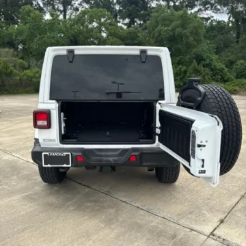 More photos of 2022 Jeep Wrangler Unlimited Sahara at Hixson Ford Leesville, LA