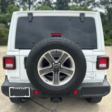 More photos of 2022 Jeep Wrangler Unlimited Sahara at Hixson Ford Leesville, LA
