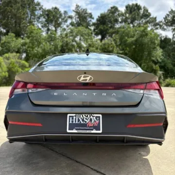 More photos of 2024 Hyundai Elantra SEL at Hixson Ford Leesville, LA