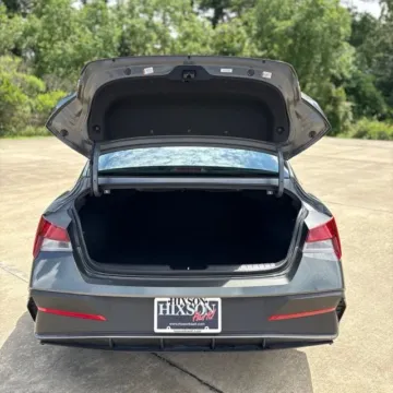More photos of 2024 Hyundai Elantra SEL at Hixson Ford Leesville, LA
