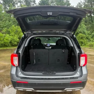 More photos of 2023 Ford Explorer XLT at Hixson Ford Leesville, LA
