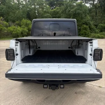 More photos of 2023 Jeep Gladiator Willys at Hixson Ford Leesville, LA