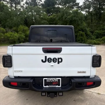 More photos of 2023 Jeep Gladiator Willys at Hixson Ford Leesville, LA