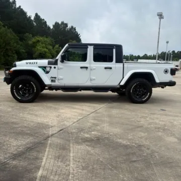 Photos of 2023 Jeep Gladiator Willys for sale in Leesville, LA at Hixson Ford Leesville