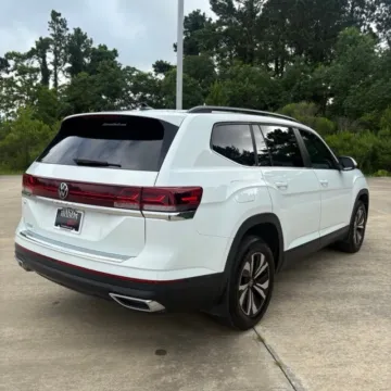 More photos of 2024 Volkswagen Atlas 2.0T SE at Hixson Ford Leesville, LA