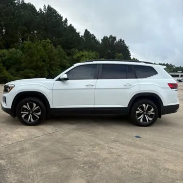 Photos of 2024 Volkswagen Atlas 2.0T SE for sale in Leesville, LA at Hixson Ford Leesville