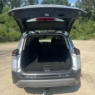 More photos of 2022 Nissan Rogue SV at Hixson Ford Leesville, LA