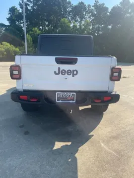 More photos of 2021 Jeep Gladiator Rubicon at Hixson Ford Leesville, LA