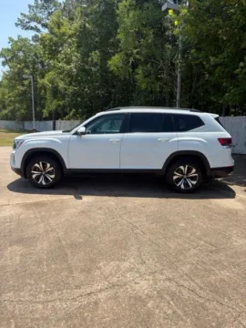 Photos of 2024 Volkswagen Atlas 2.0T SE for sale in Leesville, LA at Hixson Ford Leesville