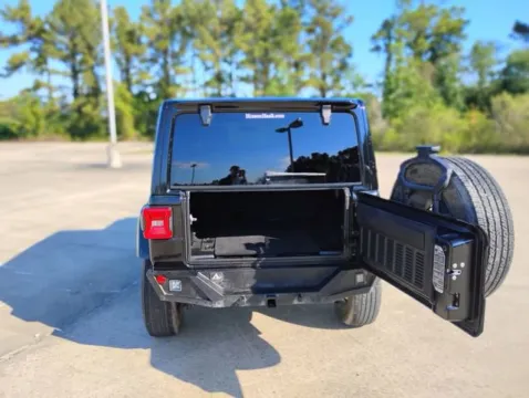 More photos of 2020 Jeep Wrangler Unlimited Sahara at Hixson Ford Leesville, LA