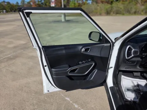 More photos of 2023 Kia Soul LX at Hixson Ford Leesville, LA