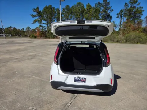 White 2023 Kia Soul LX for sale in Leesville, LA