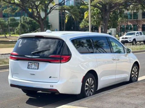 More photos of 2022 Chrysler Pacifica Hybrid Touring L at Aloha Auto Depot LLC., HI