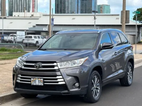Gray 2017 Toyota Highlander XLE for sale in Honolulu, HI