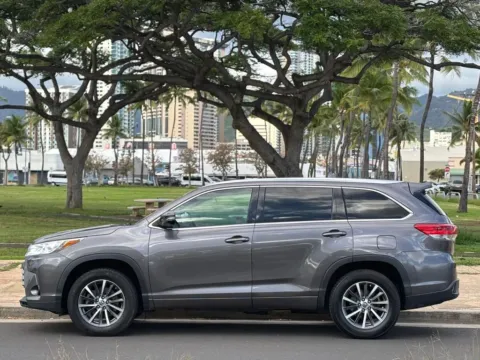 Photos of 2017 Toyota Highlander XLE for sale in Honolulu, HI at Aloha Auto Depot LLC.