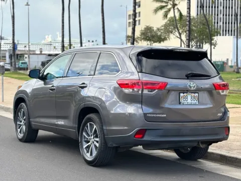 Another view of 2017 Toyota Highlander XLE for sale in Honolulu, HI at Aloha Auto Depot LLC.
