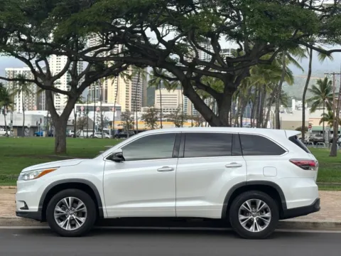 Photos of 2016 Toyota Highlander LE V6 for sale in Honolulu, HI at Aloha Auto Depot LLC.