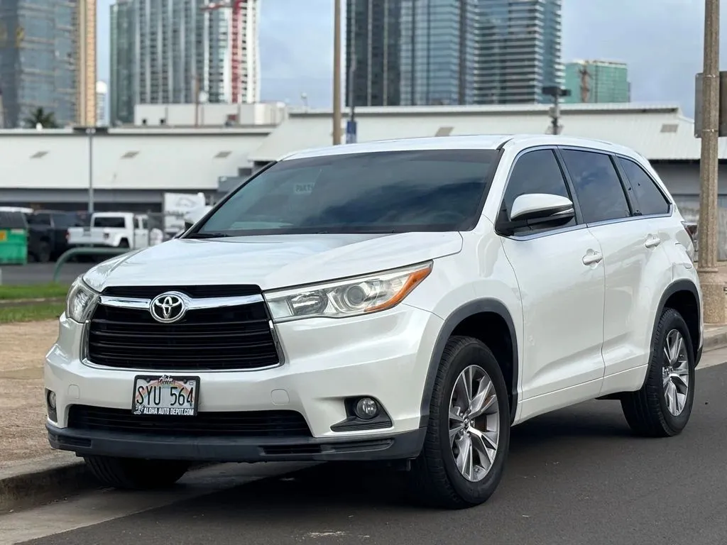 White 2016 Toyota Highlander LE V6 for sale in Honolulu, HI