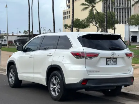 Another view of 2016 Toyota Highlander LE V6 for sale in Honolulu, HI at Aloha Auto Depot LLC.