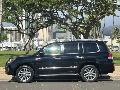 Photos of 2013 Lexus LX 570 for sale in Honolulu, HI at Aloha Auto Depot LLC.