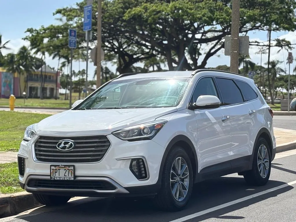 White 2018 Hyundai Santa Fe SE for sale in Honolulu, HI